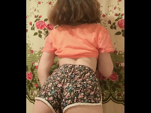 ❤️ Neska gazte sexy galtzak kentzen kameraren aurrean Sluts gugan ❌
