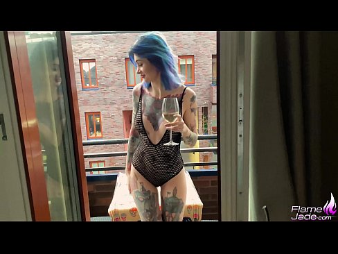 ❤️ Neska Ikaragarria trago batez zurrupatzen eta zeru zabalean sutsuki izorratzen Sluts gugan ❌